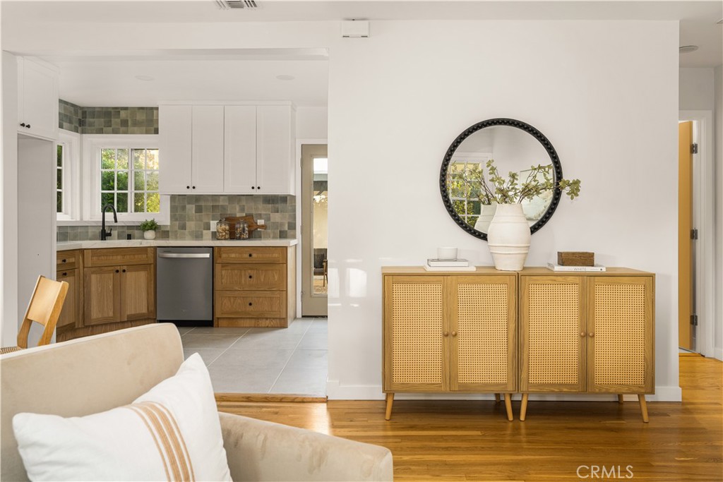 MLS #WS25263839 image #8