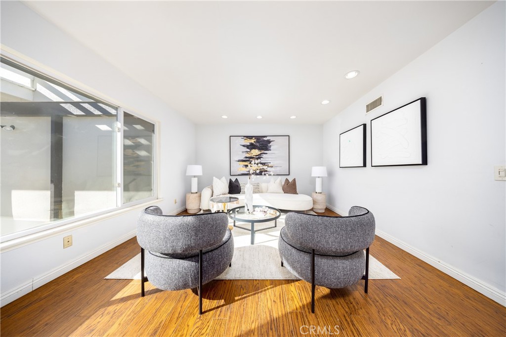 MLS #WS25264294 image #10