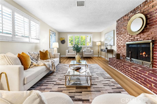 MLS #WS25244100 image #2