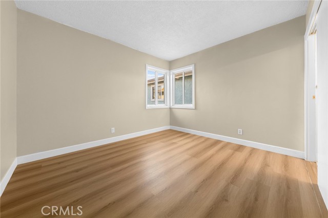 MLS #WS25244100 image #24