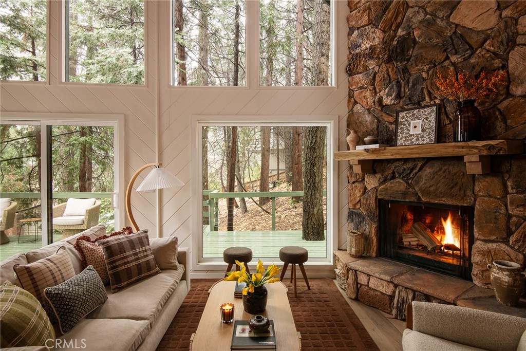 MLS #WS25264396 image #0