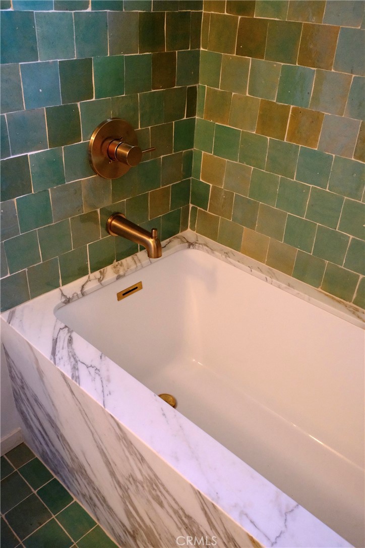 MLS #WS25264396 image #16