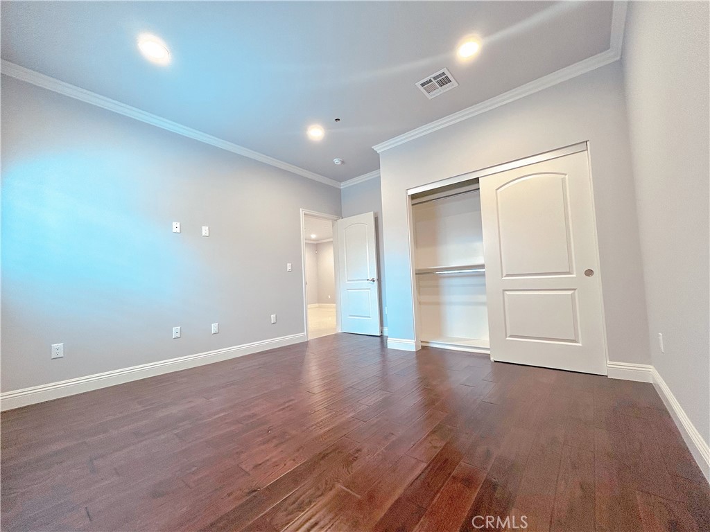 MLS #WS25265321 image #5