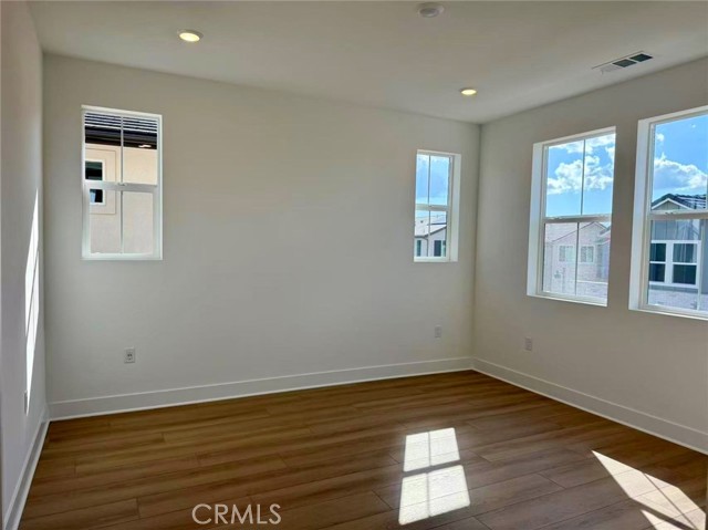 MLS #WS25265353 image #15