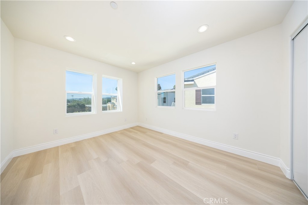 MLS #WS25265398 image #23