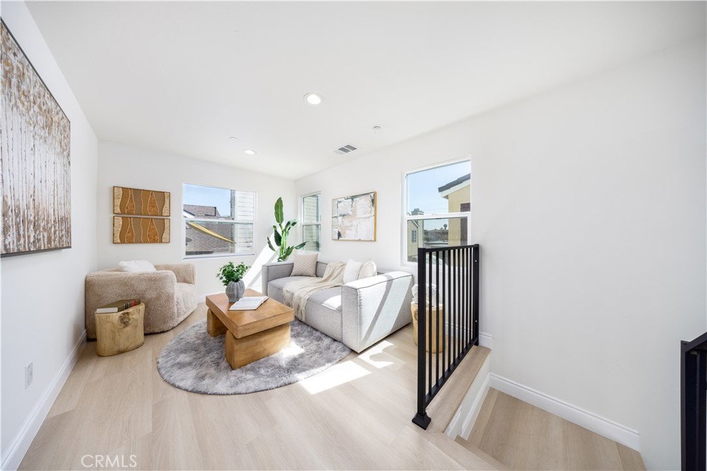 MLS #WS25265400 image #12