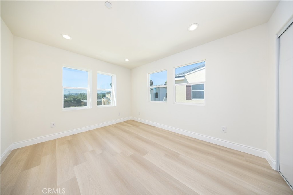 MLS #WS25265400 image #21