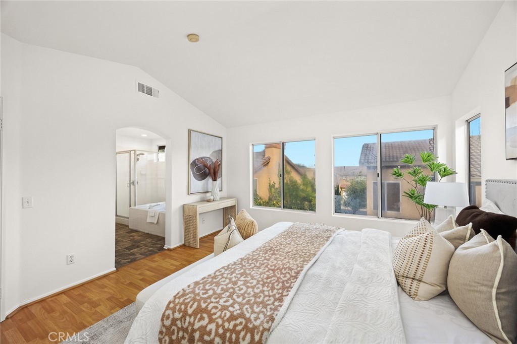 MLS #WS25265828 image #17