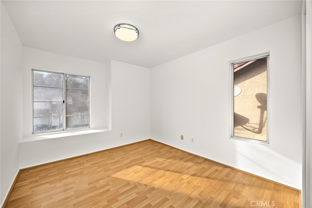 MLS #WS25265828 image #24