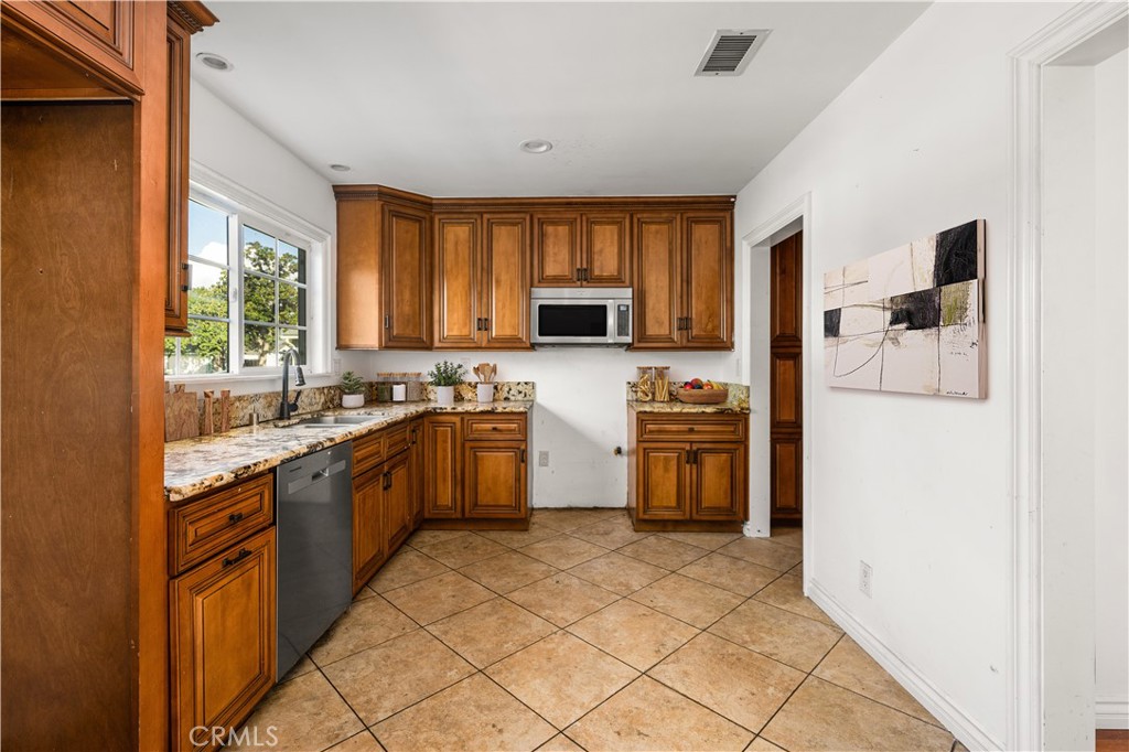 MLS #WS25266517 image #6