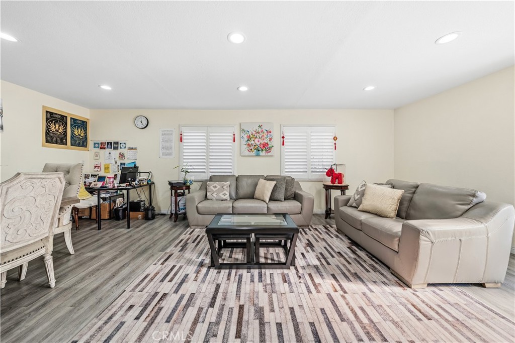 MLS #WS25266814 image #2