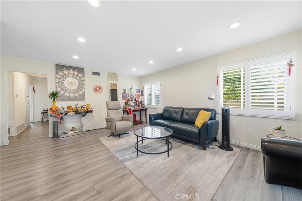 MLS #WS25266814 image #3