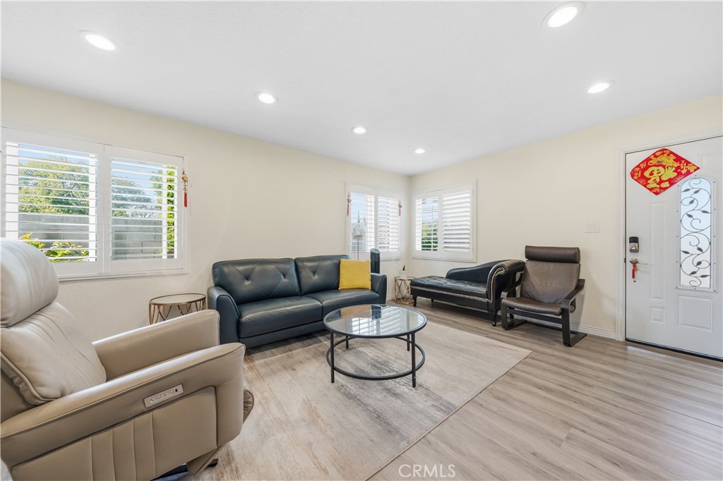 MLS #WS25266814 image #4