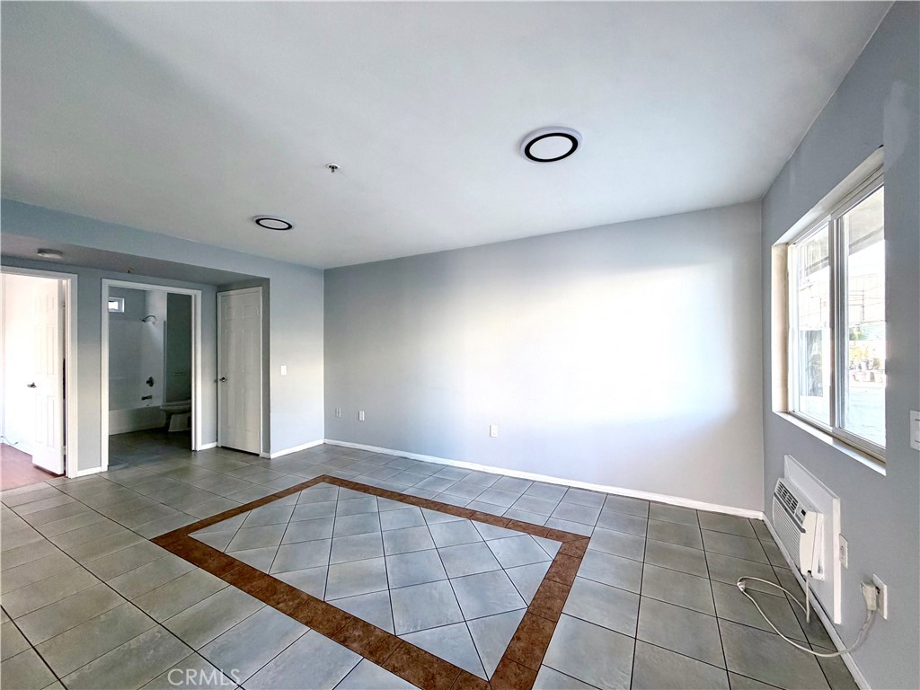 MLS #WS25267155 image #2