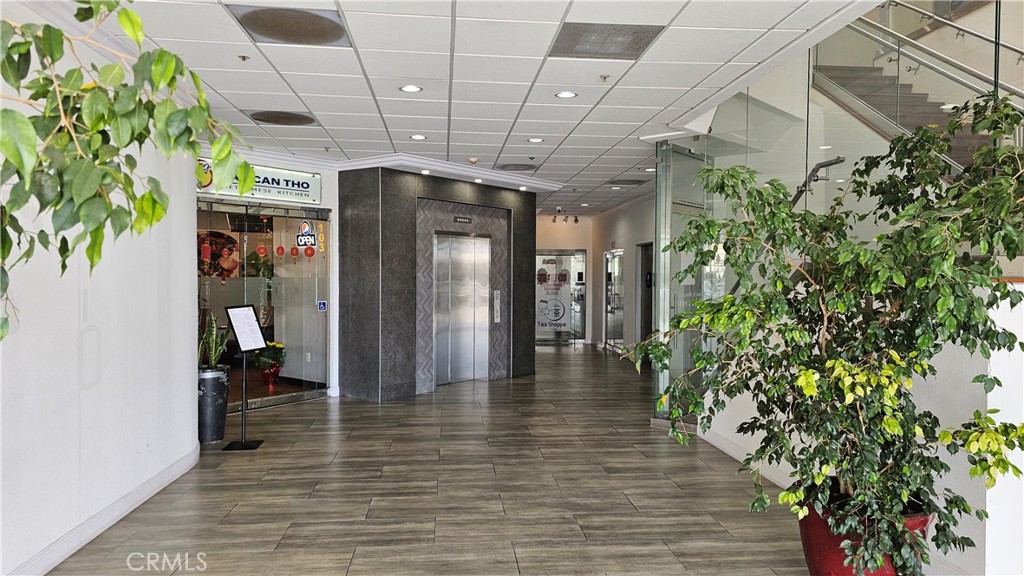 MLS #WS25267332 image #2