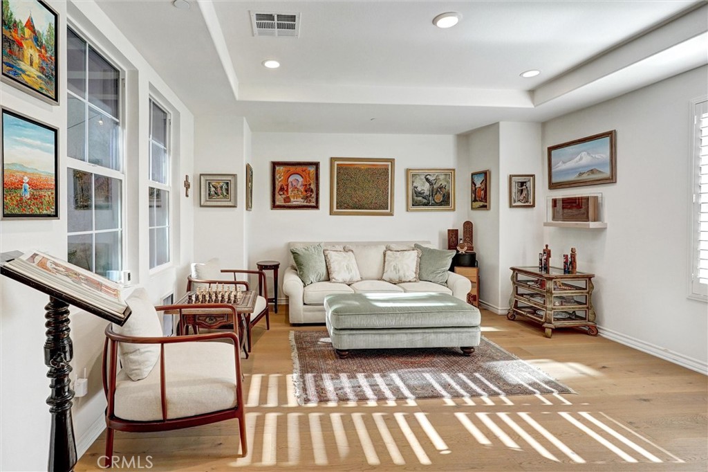 MLS #WS25267487 image #4