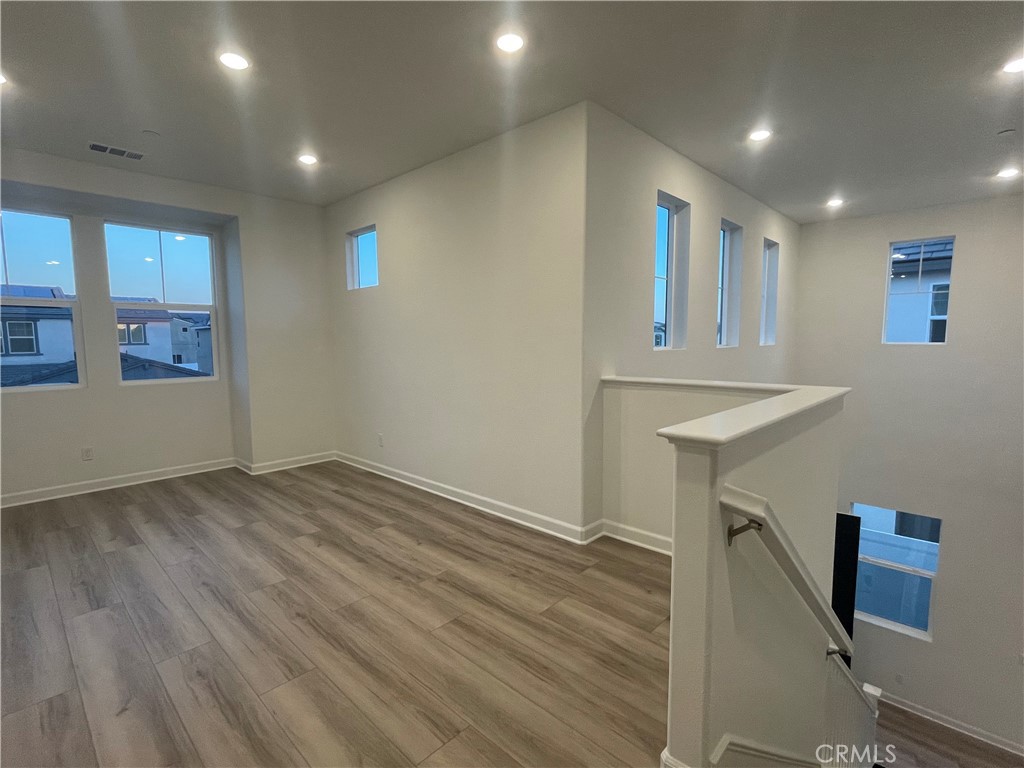 MLS #WS25267717 image #8