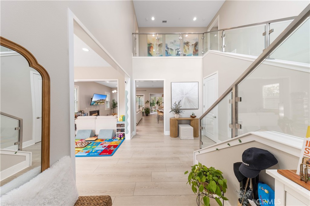 MLS #WS25268018 image #1