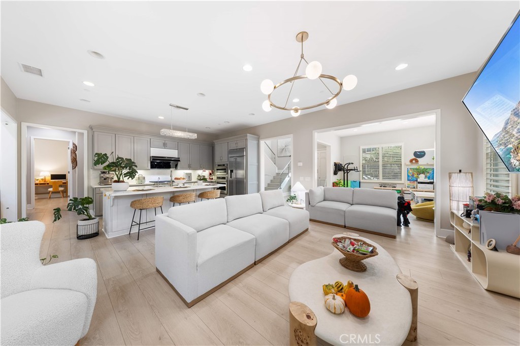 MLS #WS25268018 image #10