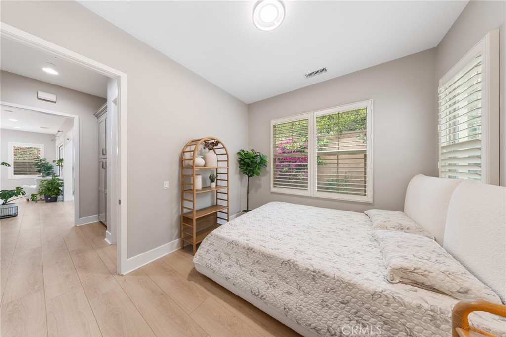 MLS #WS25268018 image #15