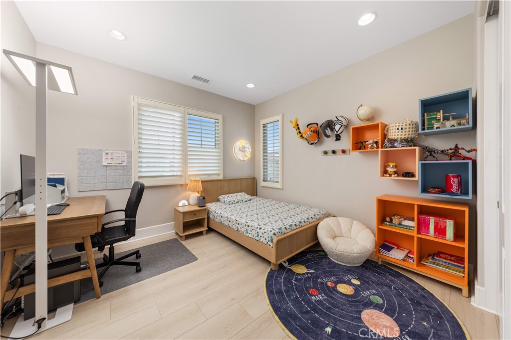 MLS #WS25268018 image #24