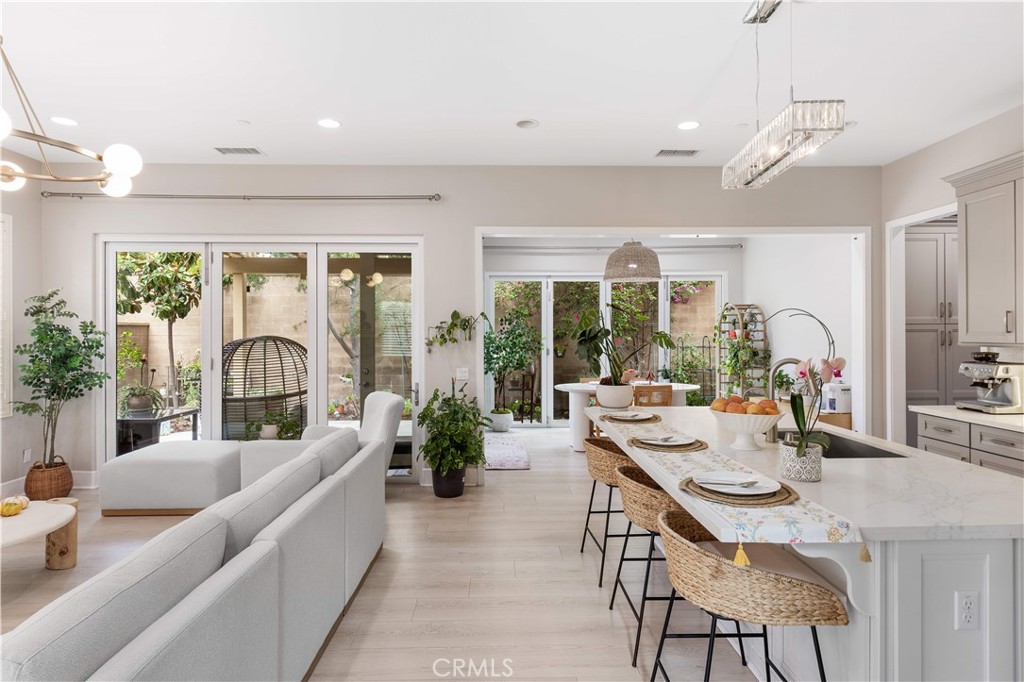 MLS #WS25268018 image #5