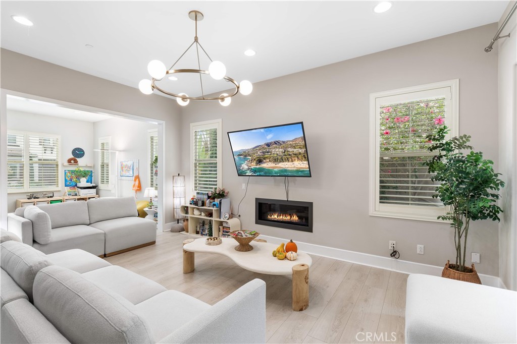 MLS #WS25268018 image #7