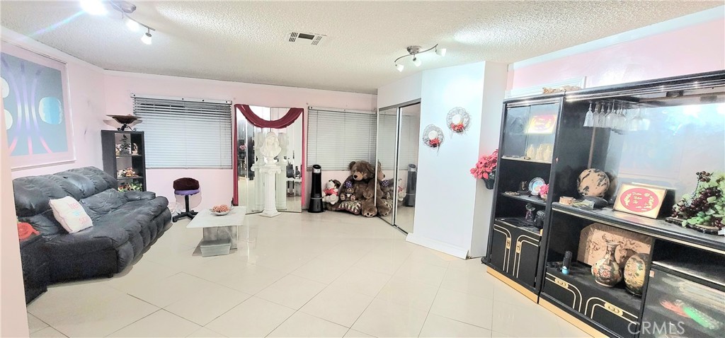 MLS #WS25268038 image #21