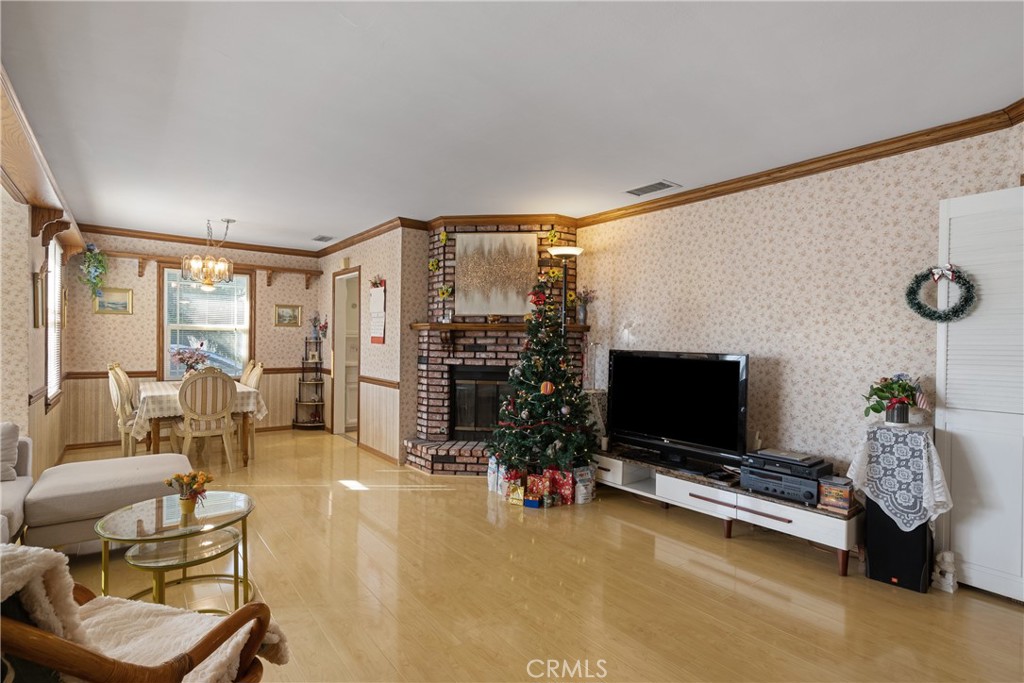 MLS #WS25268192 image #3