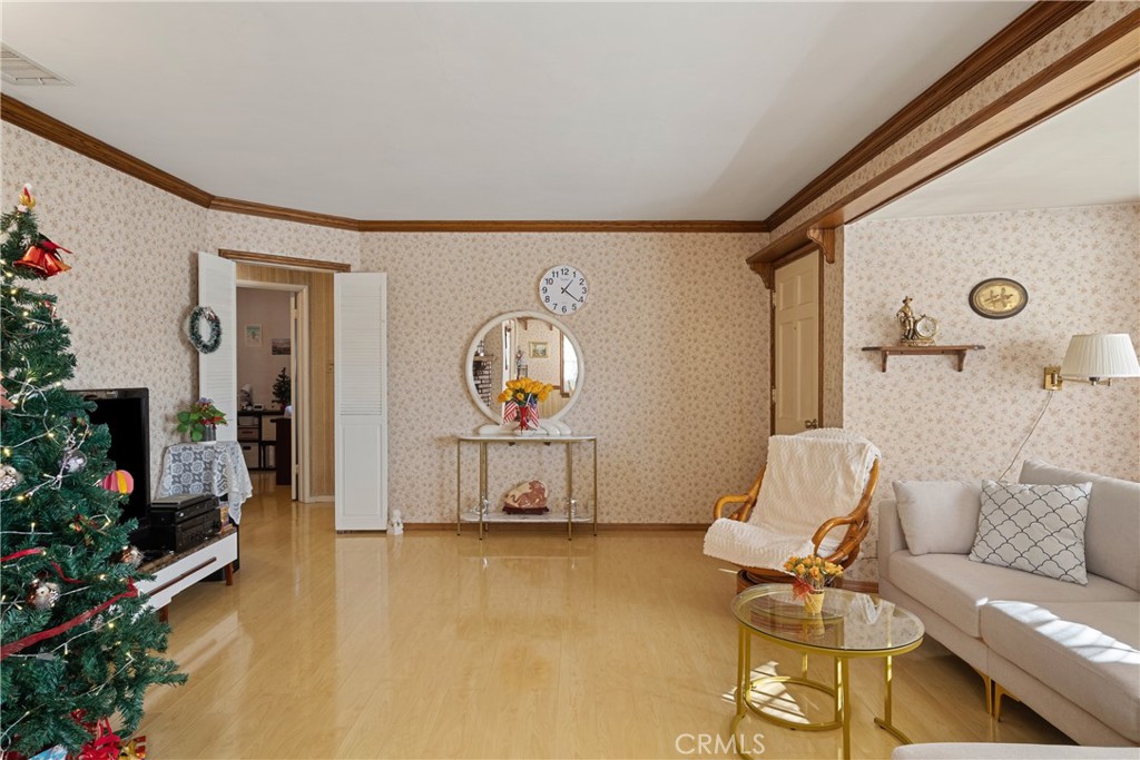 MLS #WS25268192 image #5