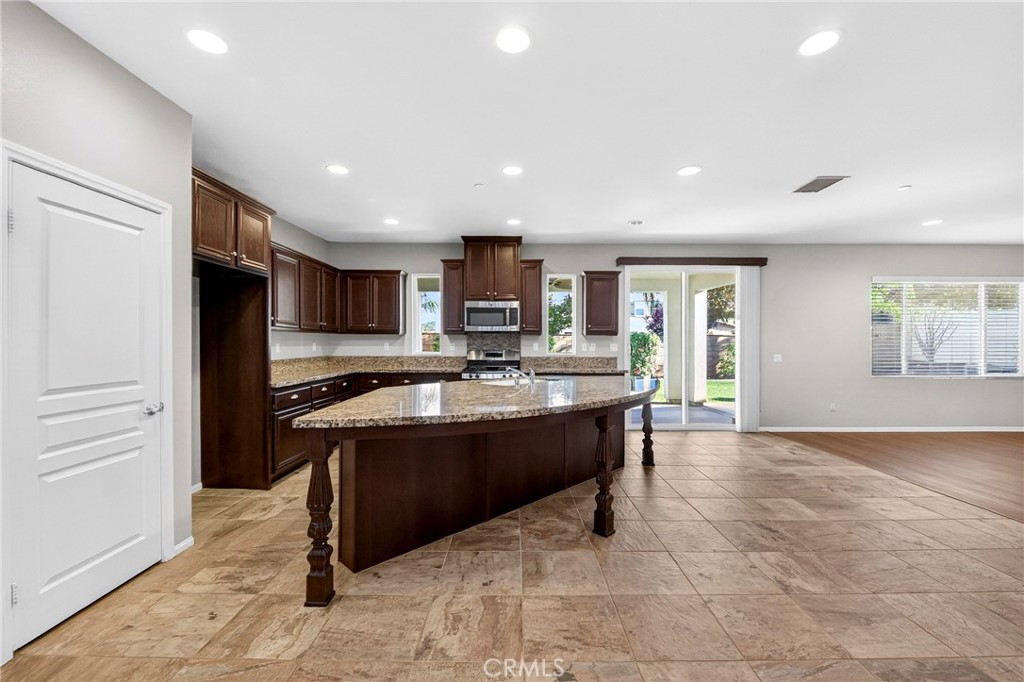 MLS #WS25268273 image #15