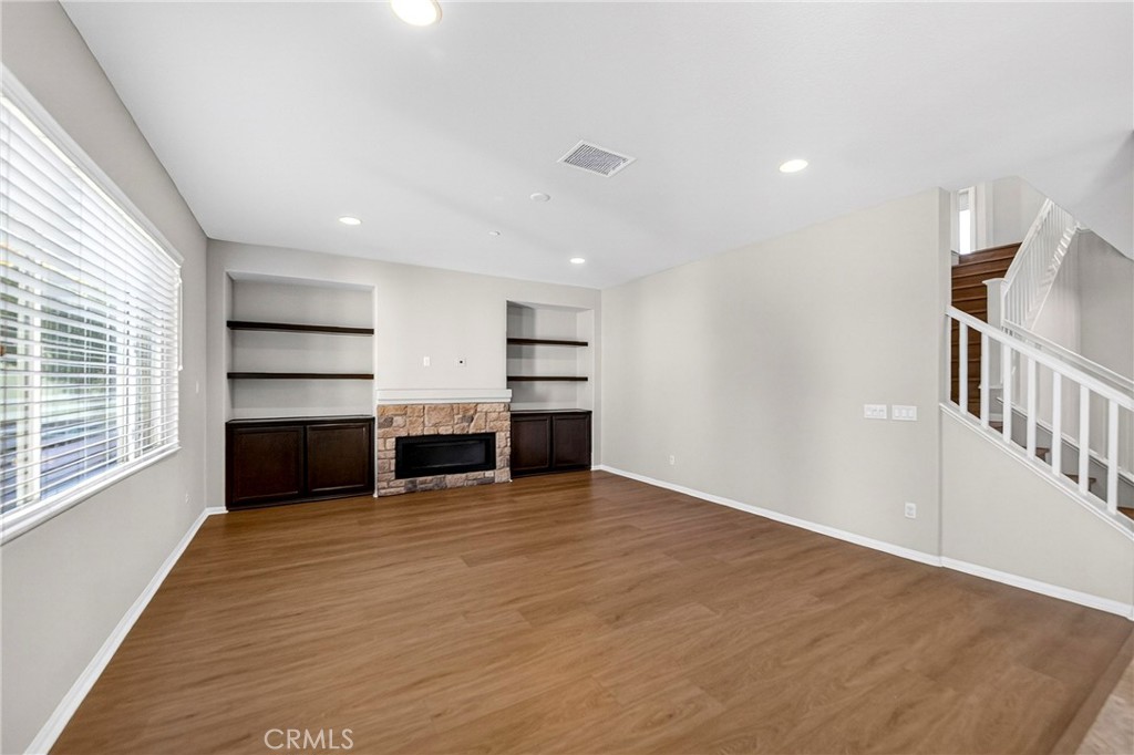 MLS #WS25268273 image #20