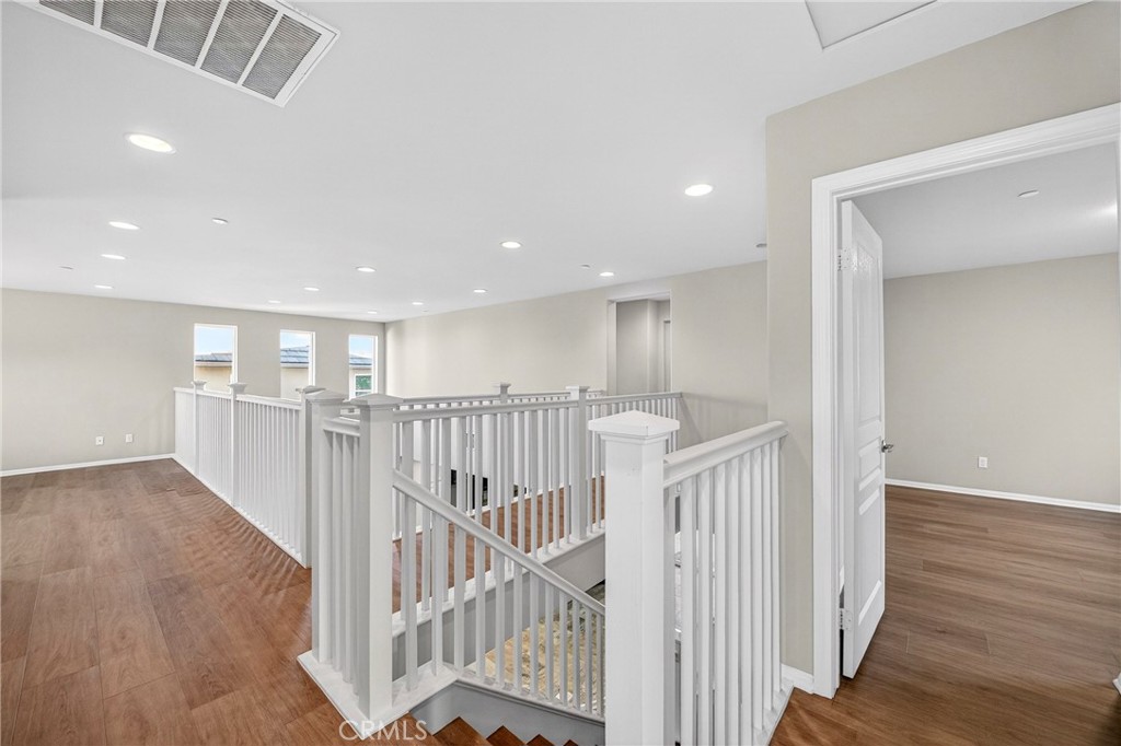 MLS #WS25268273 image #24