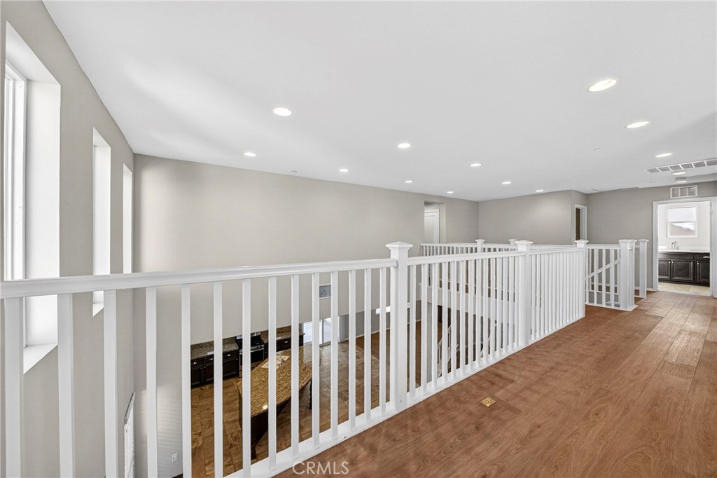 MLS #WS25268273 image #32