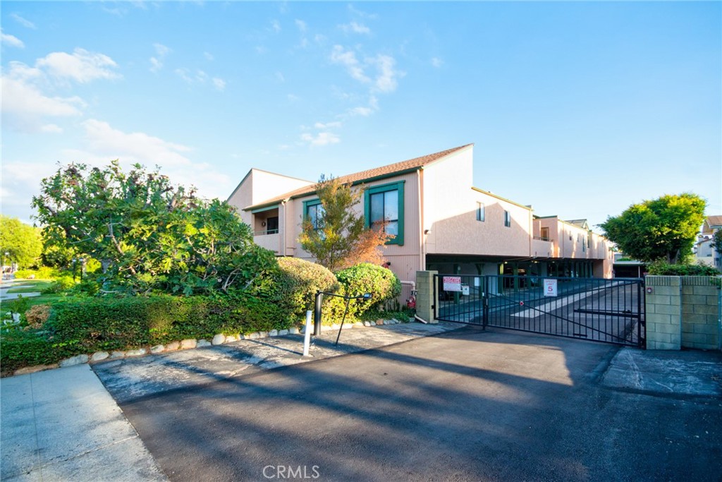 MLS #WS25268579 image #2