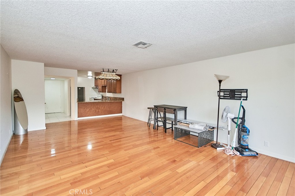 MLS #WS25268579 image #9