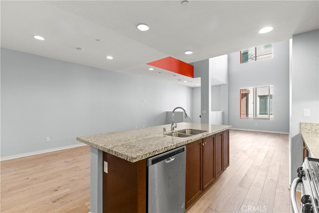 MLS #WS25268683 image #11