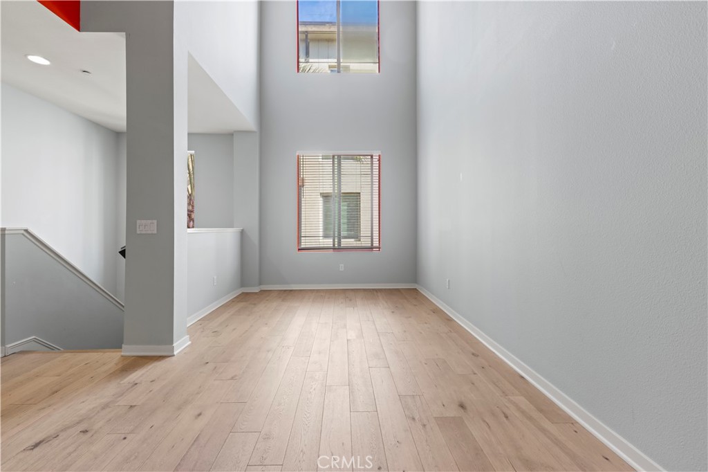 MLS #WS25268683 image #8