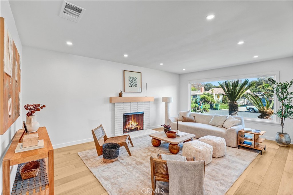 MLS #WS25269028 image #1