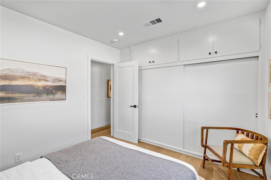 MLS #WS25269028 image #8