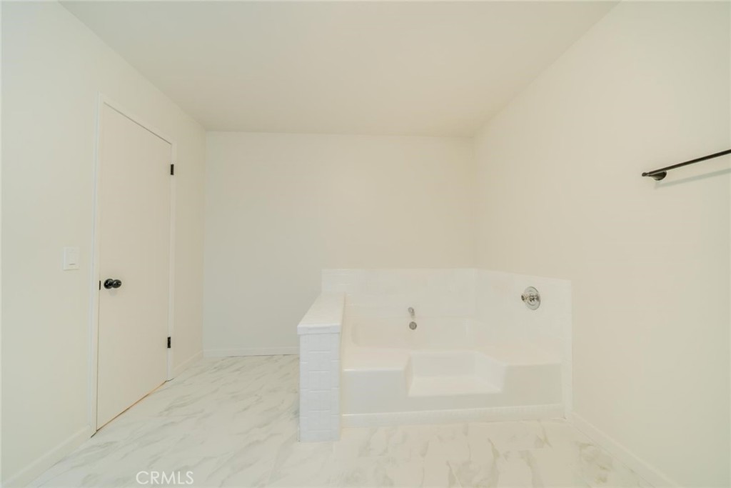 MLS #WS25269233 image #14