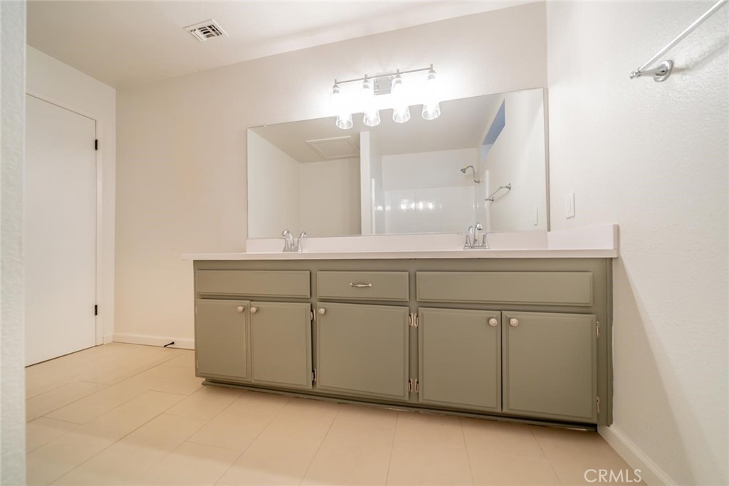 MLS #WS25269233 image #8