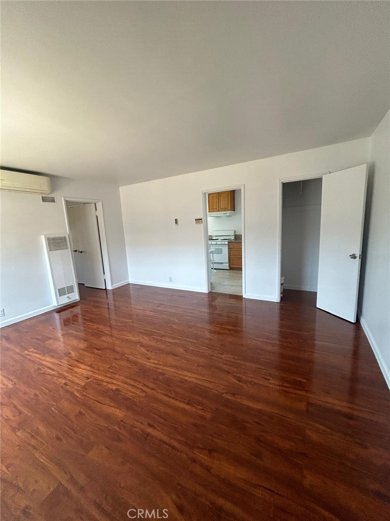 MLS #WS25269377 image #9