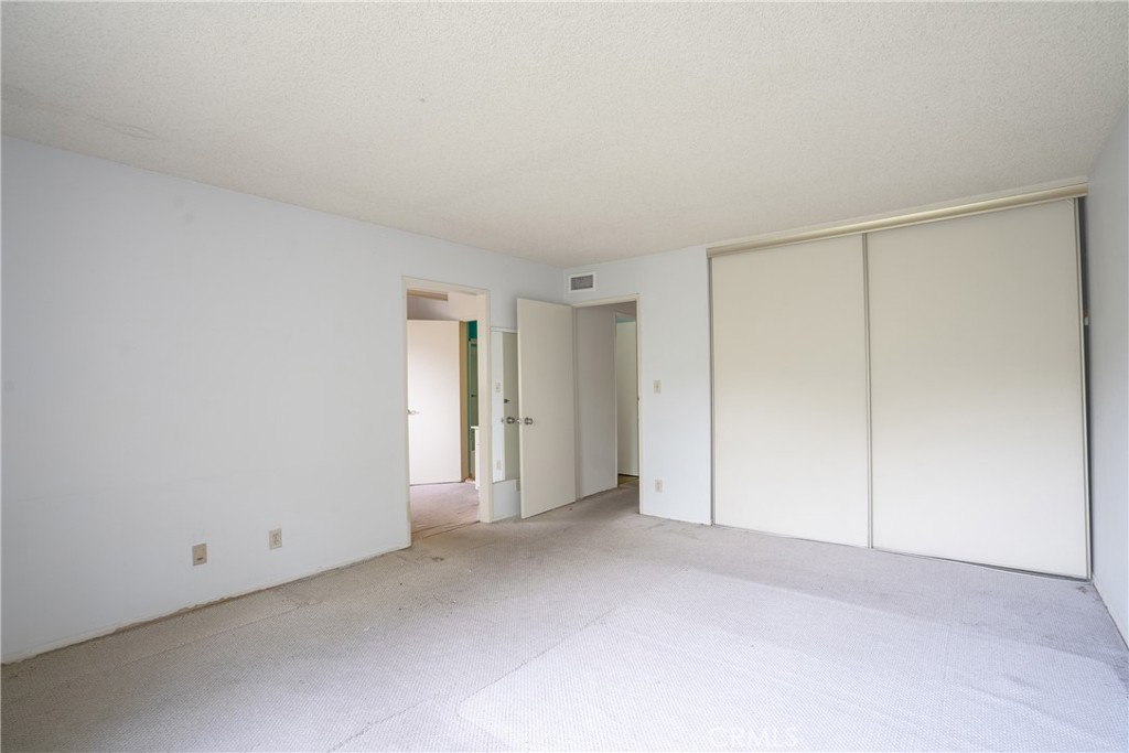 MLS #WS25269395 image #10