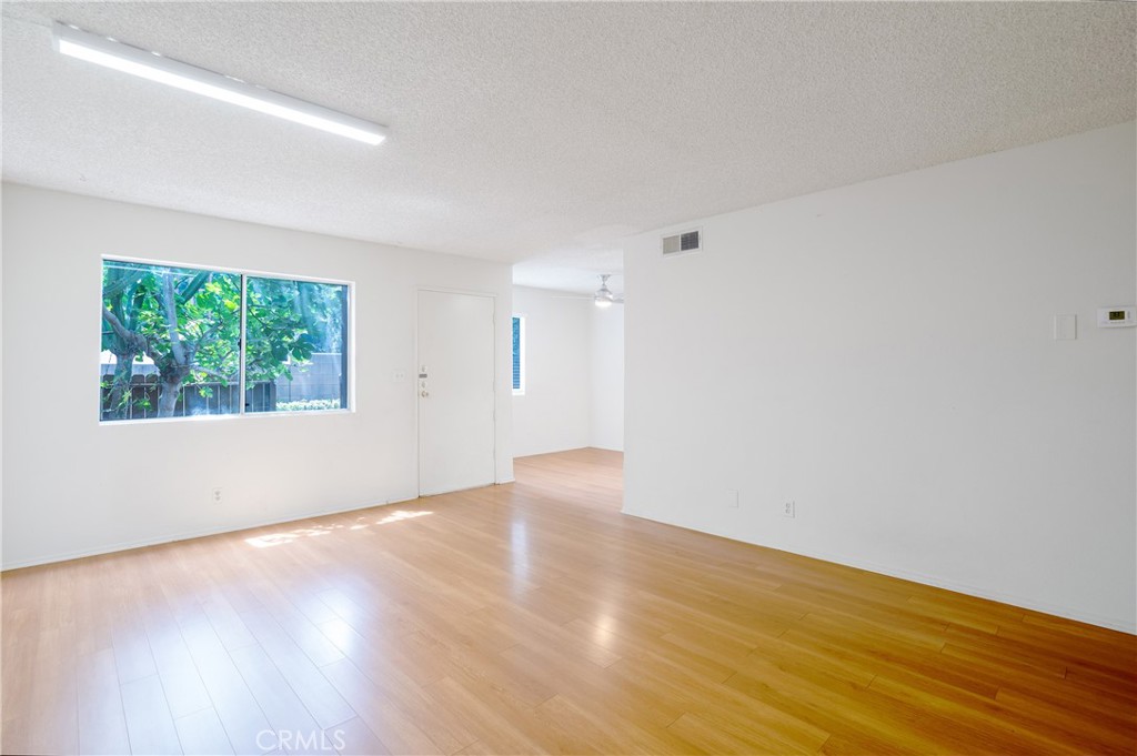 MLS #WS25269395 image #5