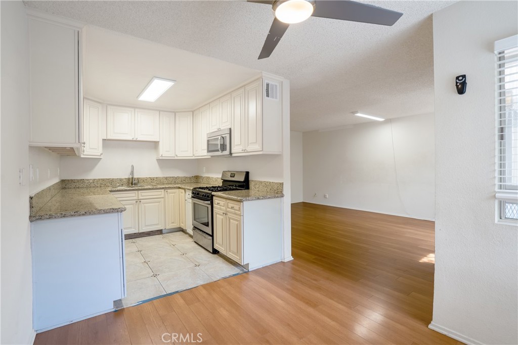 MLS #WS25269395 image #6