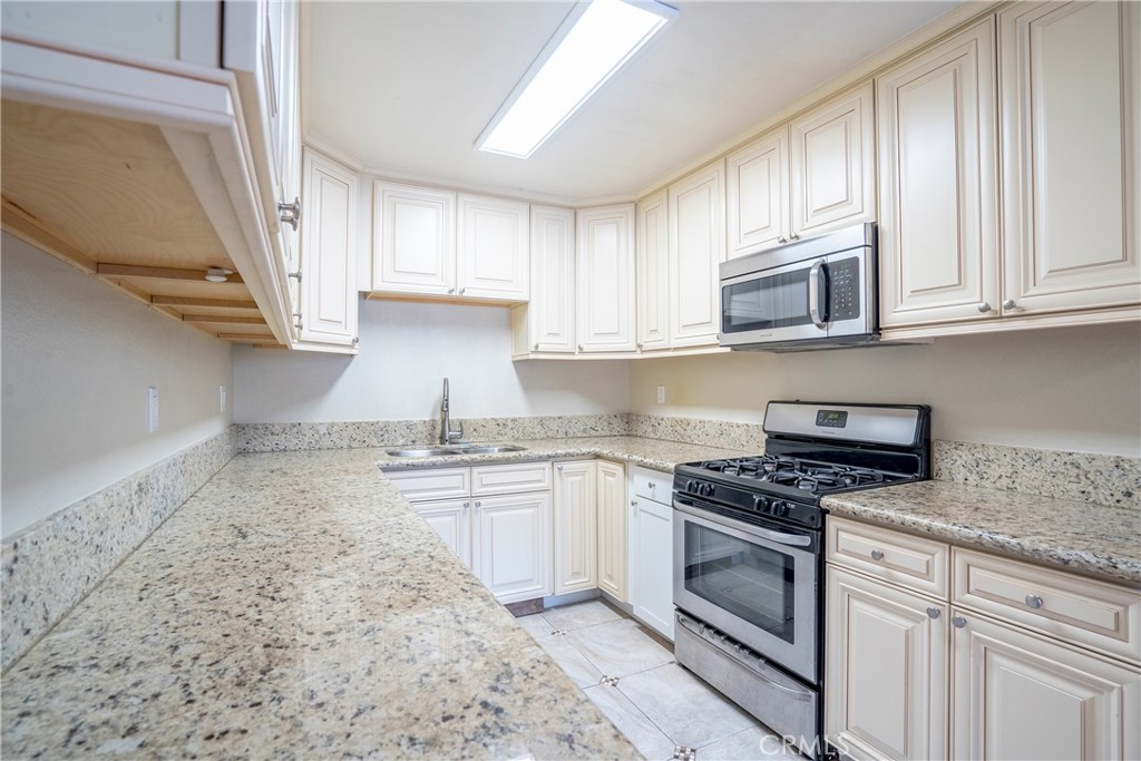 MLS #WS25269395 image #8