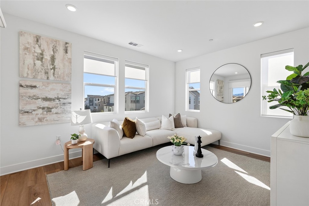 MLS #WS25269422 image #11