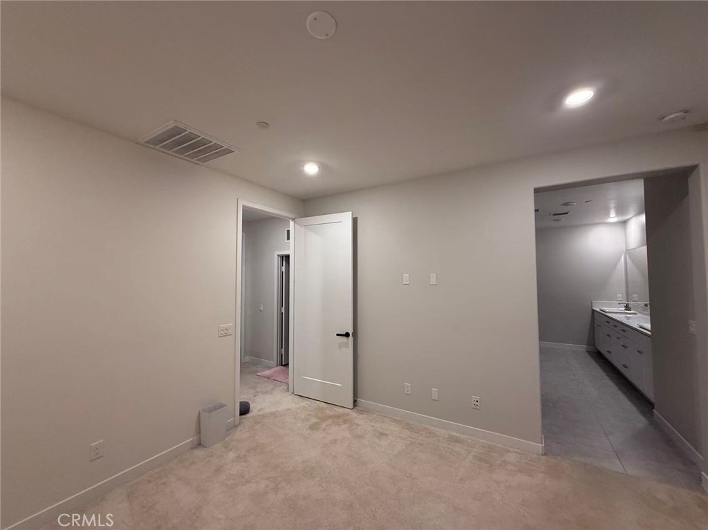 MLS #WS25269441 image #15