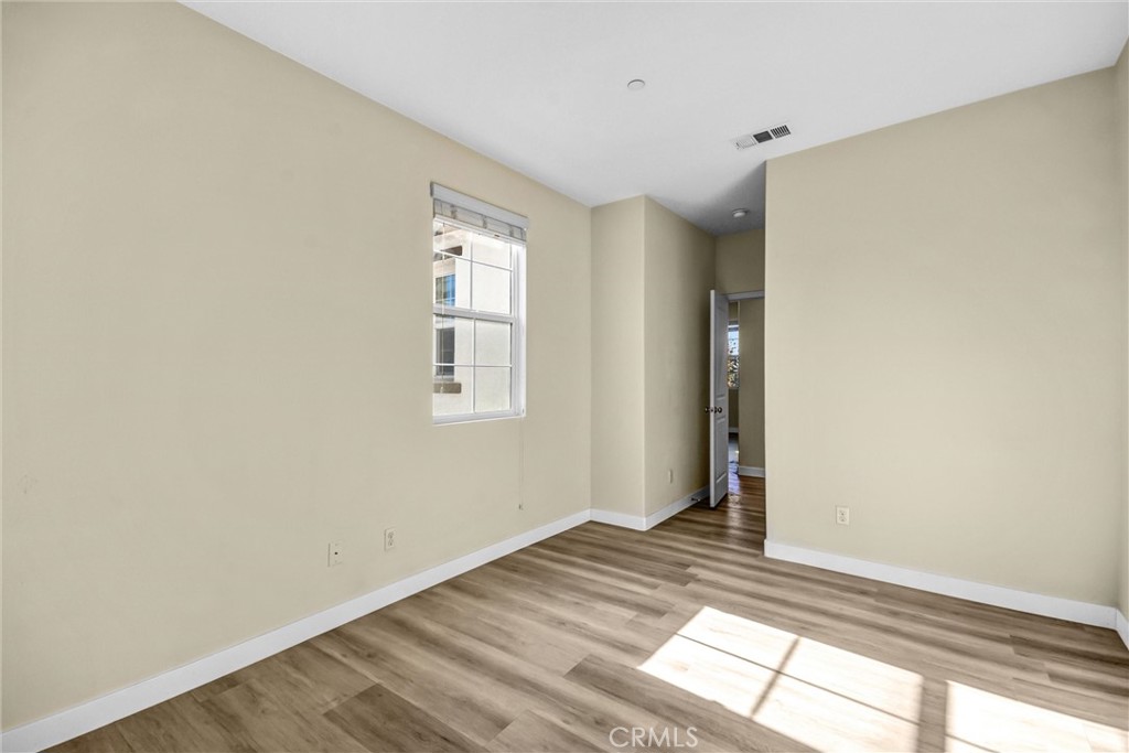 MLS #WS25269613 image #16